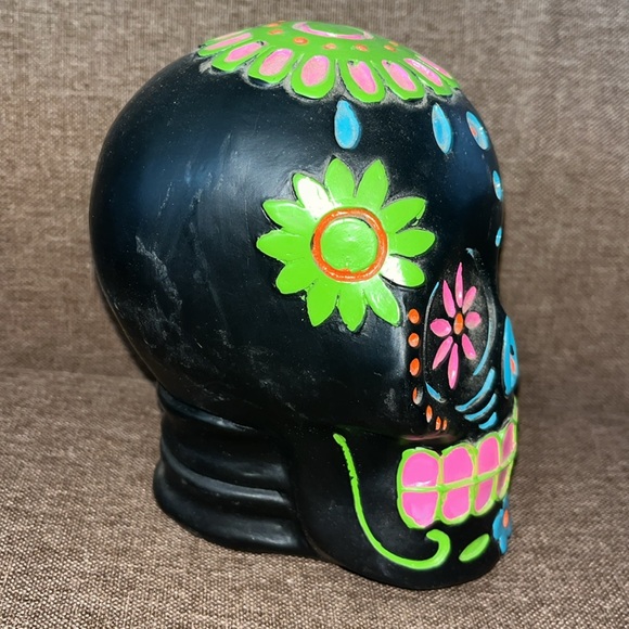 Creative Design 7 in Polyresin Sugar Skull - Picture 4 of 8